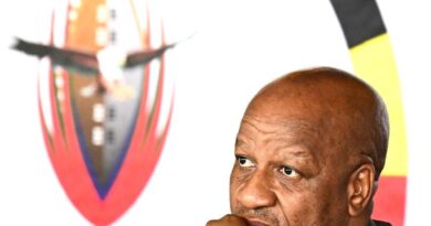 UNTULI UTHI AKAZISOLI NGOKUJUBA AMASOSHA