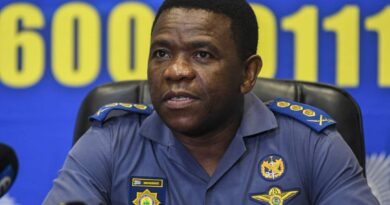 UMKHWANAZI  UPHAKAYISELWE UKUHOLA KWESOBUGEBENGU OBUHLELIWE